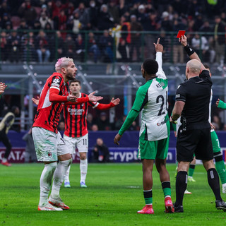 Rosso a Theo Hernandez e Milan eliminato, passa il Feyenoord