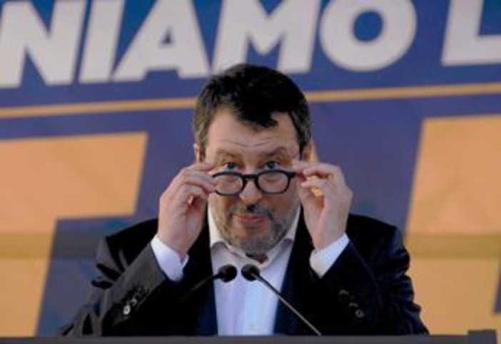 Salvini: &quot;Macron vada in Ucraina a combattere e non rompa le palle agli italiani&quot;