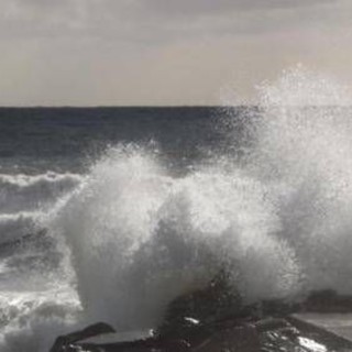 Travolto da onda, turista italiano muore in Portogallo