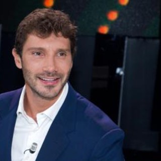 Ascolti tv, De Martino leader prima serata con 'Stasera tutto è possibile'