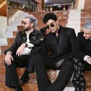 Sanremo 2025, The Kolors chi sono: la bugia per entrare ad Amici, la polemica agli Mtv Awards e il sogno di Stash