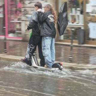 Maltempo, forti piogge in Liguria. Allerta arancione a Milano e in Emilia-Romagna