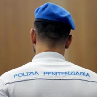 Trapani, violenze e abusi in carcere: arrestati 11 poliziotti penitenziari e 14 sospesi