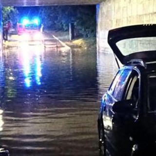 Allerta meteo, nubifragio a Milano: strade allagate e città in tilt