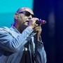 Luca Carboni, il ritorno per festeggiare i 40 anni di carriera tra canzoni e pittura