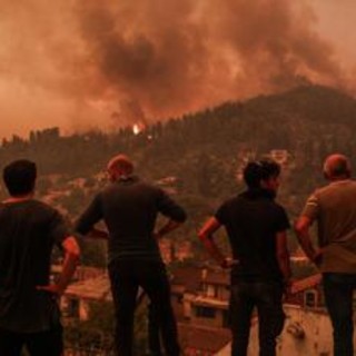Grecia, incendi in tutto il Paese: dichiarato stato di massima allerta