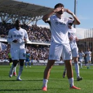 Empoli-Napoli 0-1, rigore di Kvaratskhelia e Conte tenta la fuga