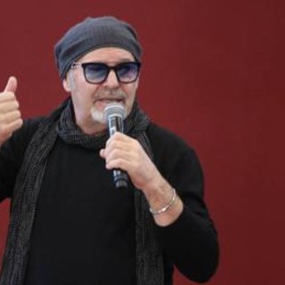 Vasco Rossi e il nuovo codice della strada: &quot;Se fumate canna potete essere arrestati anche dopo una settimana&quot;