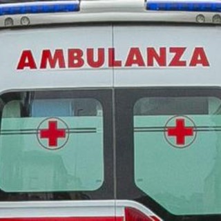 Auto si ribalta su provinciale a Fondi: morta 24enne, in osservazione il figlio di 6 mesi