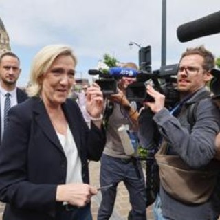 Francia, Le Pen accusa Macron: &quot;Golpe amministrativo contro volontà elettori&quot;