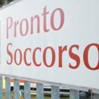 &quot;Troppa attesa&quot;, infermeria presa a schiaffi in pronto soccorso Napoli