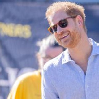 Harry e i 40 anni, foto auguri compleanno tagliata per escludere Meghan?