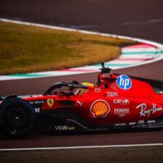 Ferrari, inizia l'era Hamilton: primi giri per Lewis a Fiorano - Video