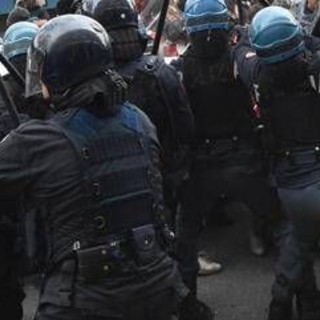 Bologna, scontri tra manifestanti e polizia all’inaugurazione dell’anno accademico