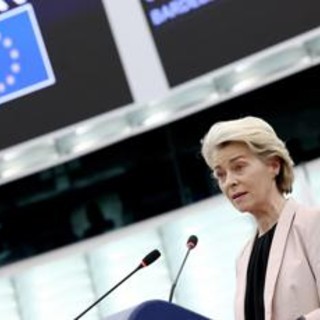 Ue, von der Leyen bis in carica con 370 voti: minimo storico e gruppi spaccati