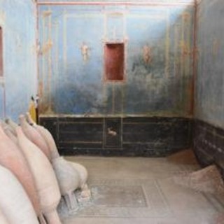 A Pompei scoperto un sacrario con pareti azzurre