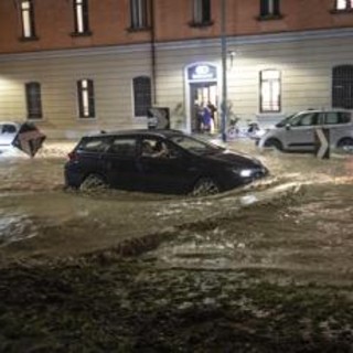 Maltempo sull'Italia, allagamenti da Nord a Sud: a Bologna esonda il Ravone