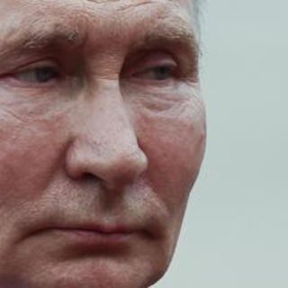 Russia, il messaggio di Putin: &quot;Possiamo rivedere la dottrina nucleare&quot;
