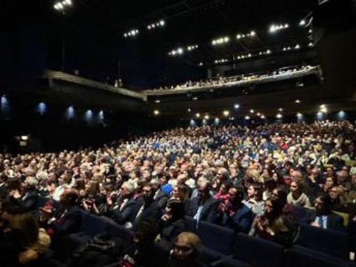 Solidarietà e spettacolo, a Milano 1.500 manager a teatro a sostegno associazioni umanitarie